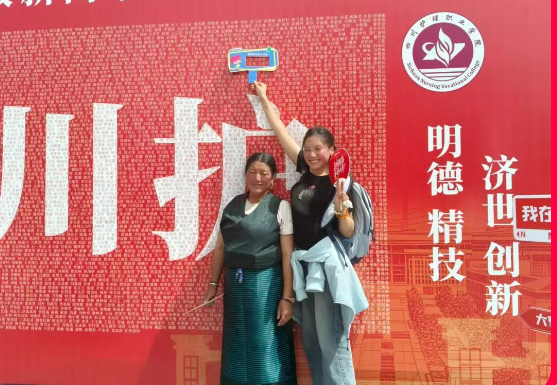 “久久公益节，一起用爱守护脊梁，感受公益的温度与价值！